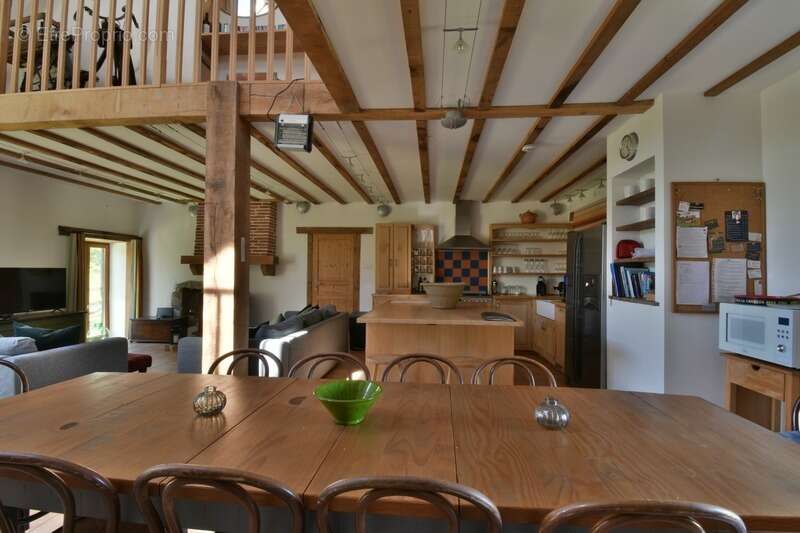 Ensemble de 3 maisons avec grande piscine, dans son écrin de verdure de 2,5 hectares - photo 9