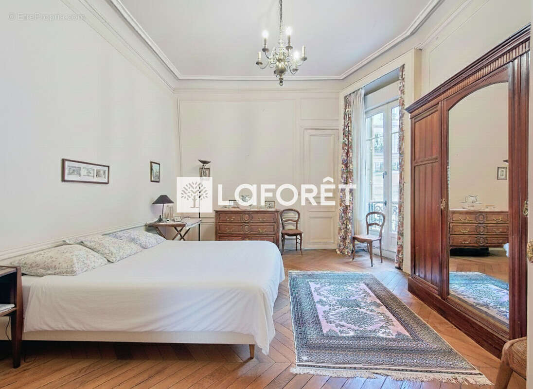 Appartement à PARIS-8E