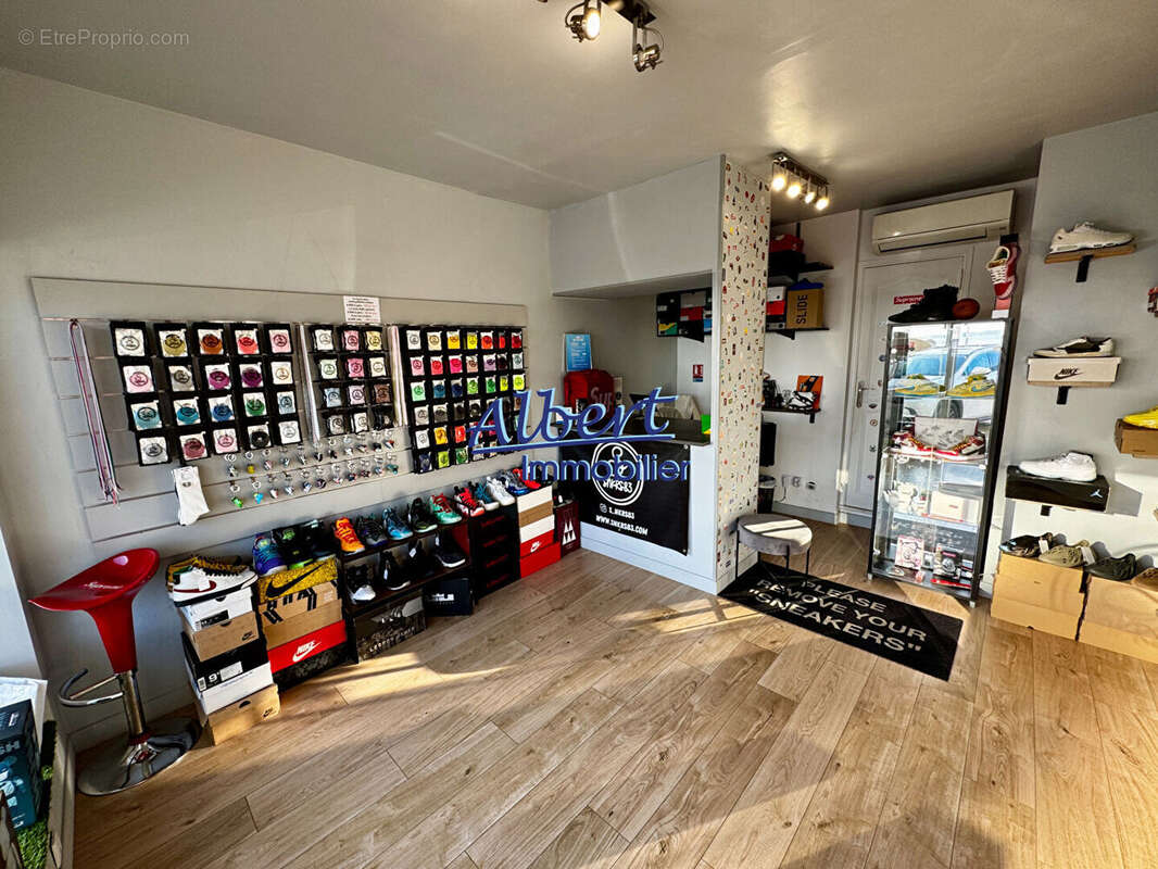 Commerce à SIX-FOURS-LES-PLAGES