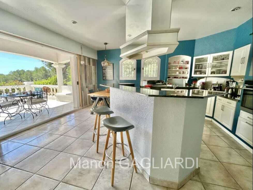 Maison à SAINT-CYR-SUR-MER