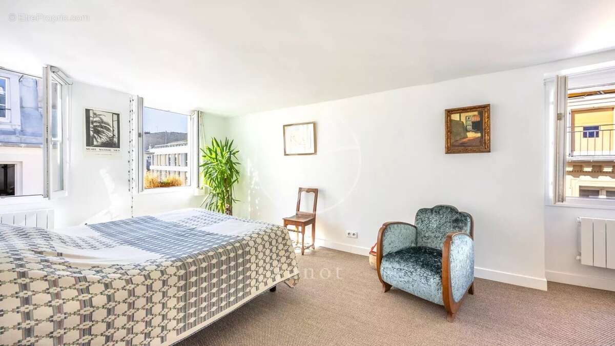 Appartement à PARIS-2E