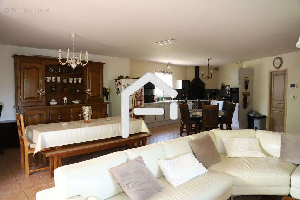 Maison 199 m² à Foix  - photo 9