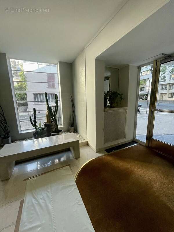 Appartement à PARIS-16E