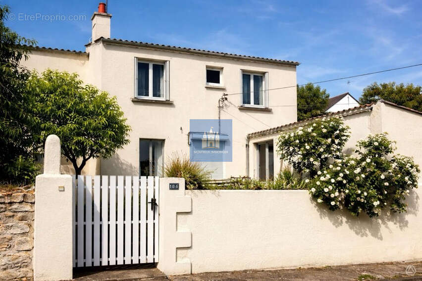 Maison à MONTREUIL-BELLAY