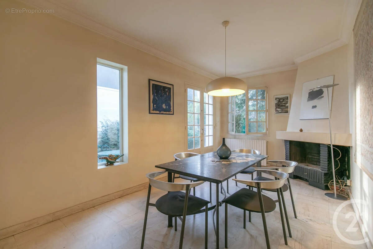 Maison à SAINT-MAUR-DES-FOSSES