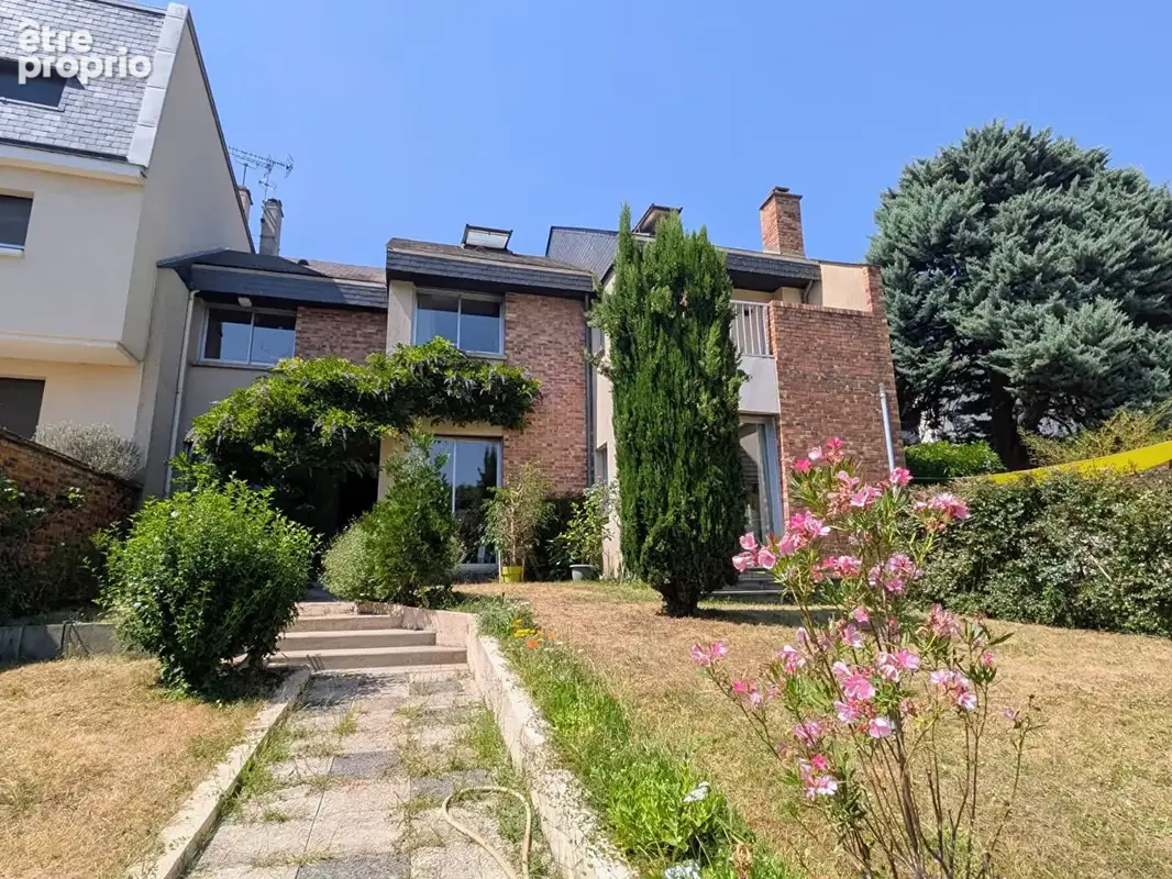 Maison d'architecte familiale de 170 m² avec jardin, terrasses et double garage dans un quartier résidentiel recherché - photo 17