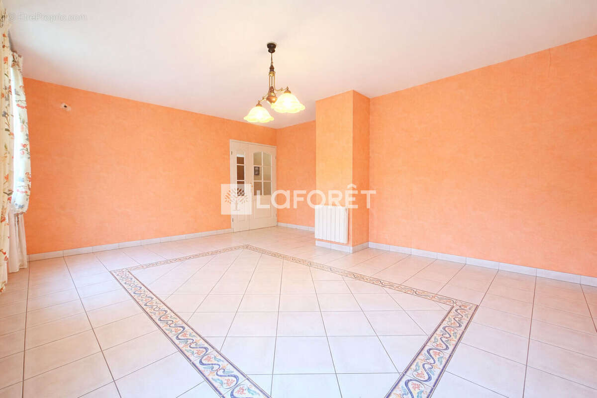 Appartement à LAMORLAYE