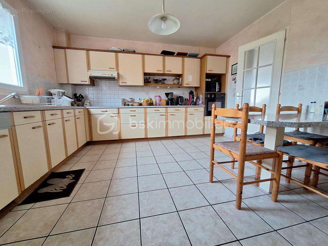 Maison à SAINT-DENIS-DE-L'HOTEL