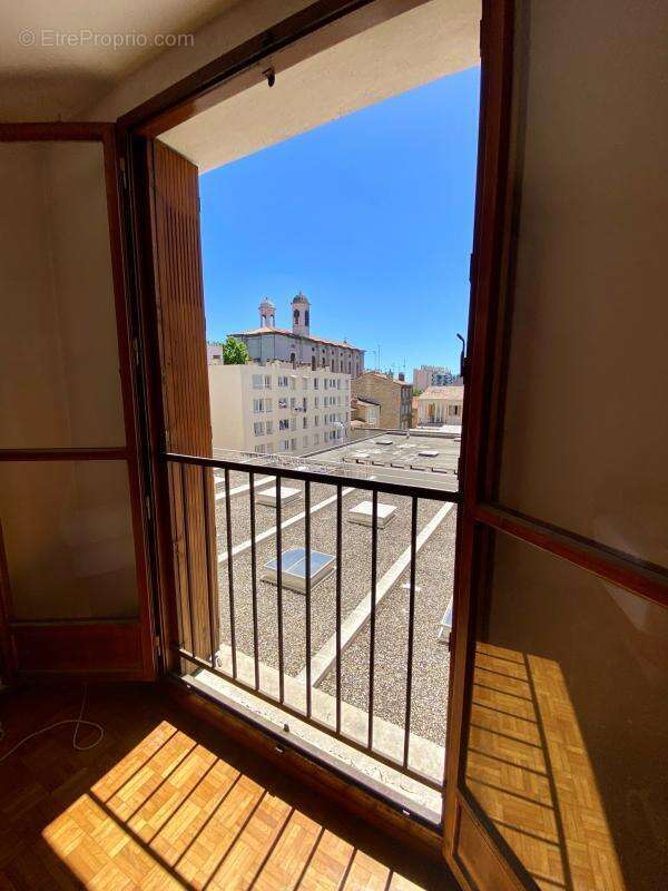 Appartement à MARSEILLE-4E