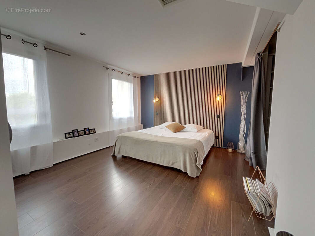 Duplex d'exception avec terrasse de 25m², spa et volumes rares - photo 9