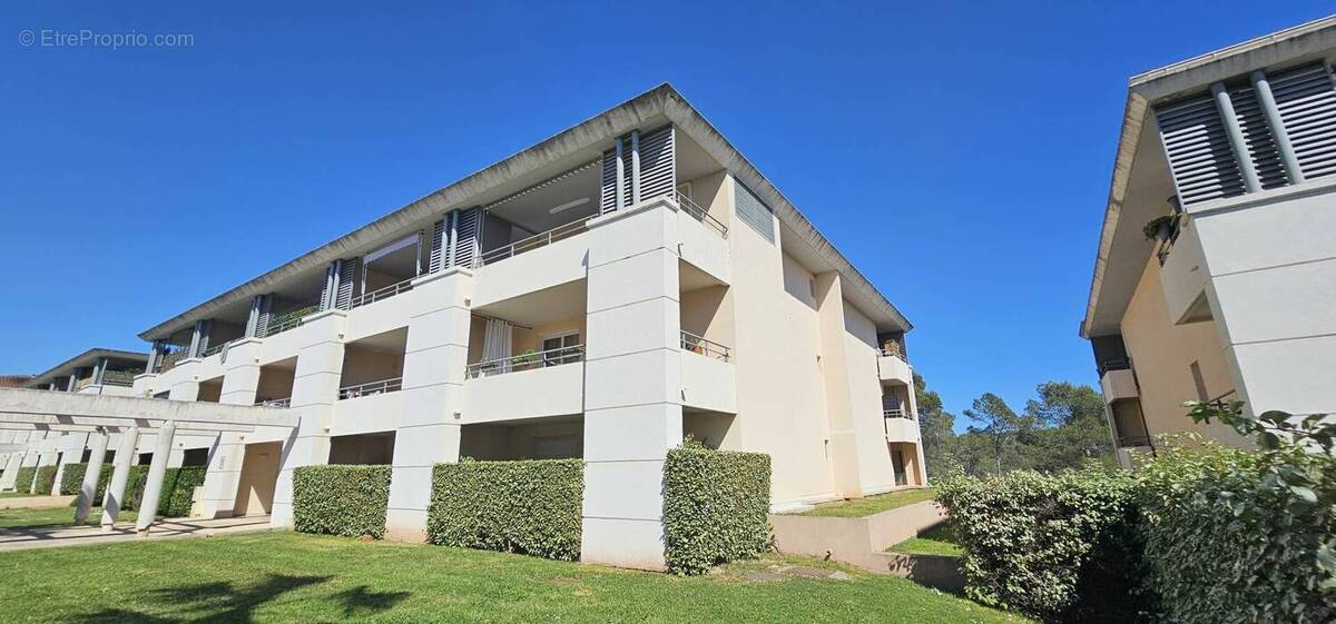Appartement à ROQUEBRUNE-SUR-ARGENS