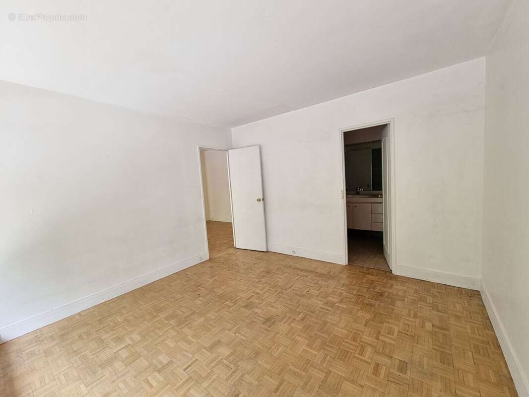 Appartement à PARIS-14E
