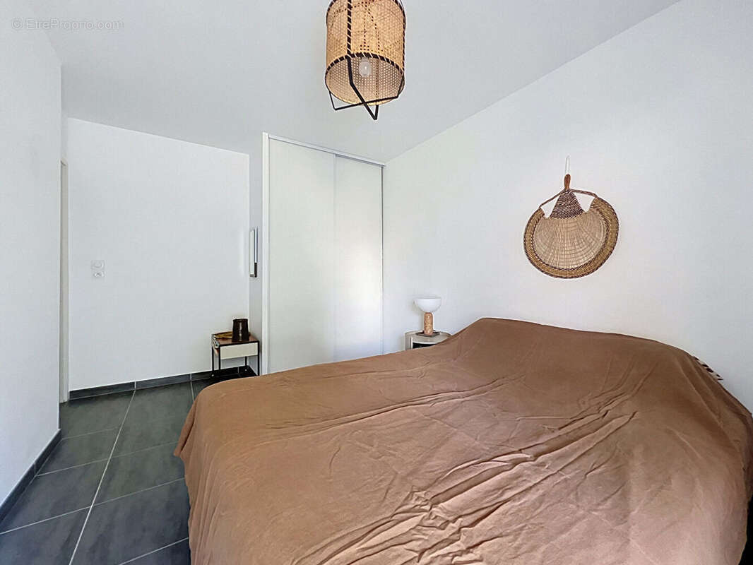 COUP DE COEUR ! Magnifique T3 avec terrasse de 20 m² et garage - Résidence récente -DPE A - photo 9