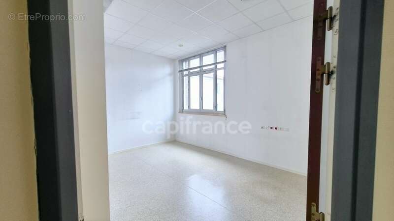 Réelle Opportunité en exclusivité – Baisse de Prix ! Locaux / Bureaux à Tarbes - photo 15