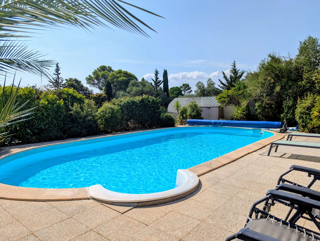 Villa de plain-pied avec piscine chauffée dans un environnement calme - photo 13