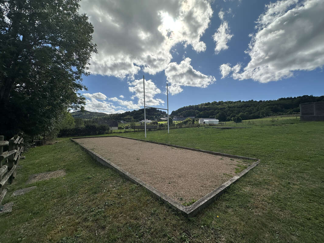 Maison à SAINT-BONNET-PRES-ORCIVAL
