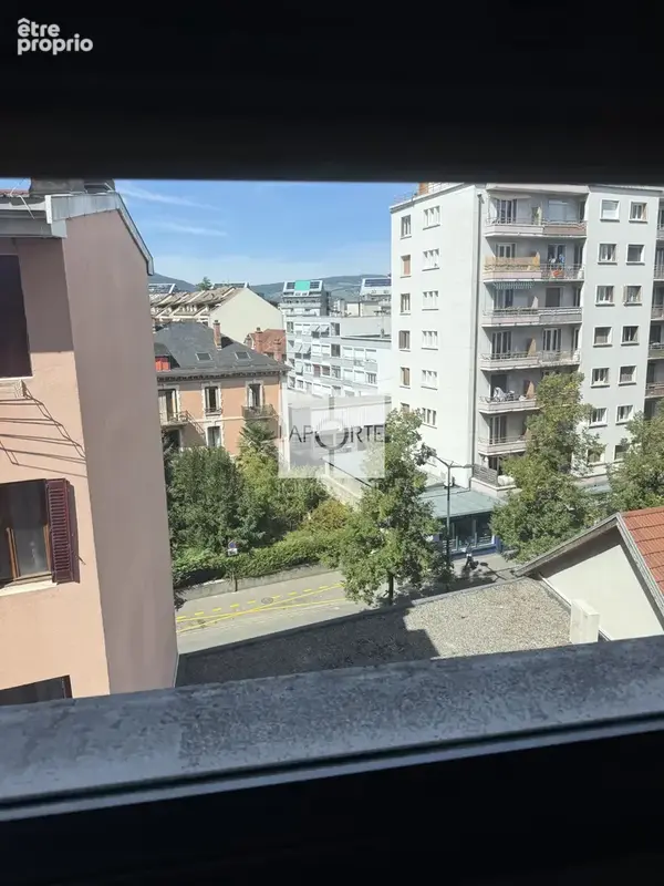 T2 traversant avec vue dégagée   Avenue de Chambéry  / école VAUGELAS - photo 7