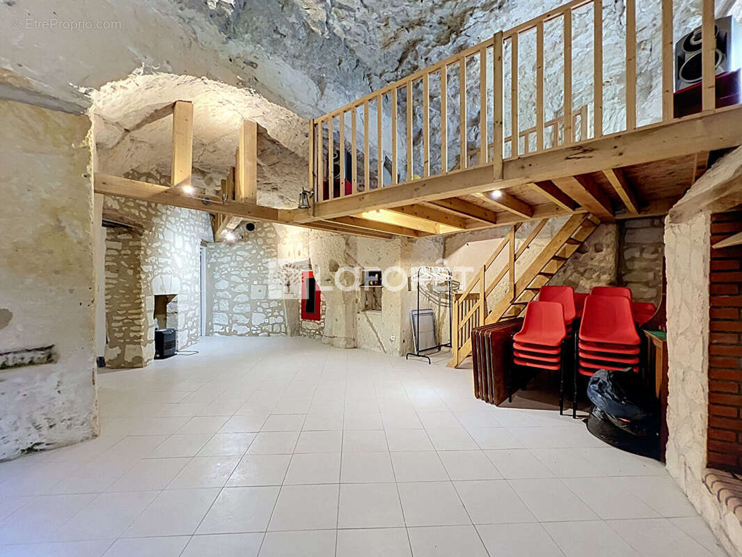 Maison Le Puy Notre Dame - photo 17