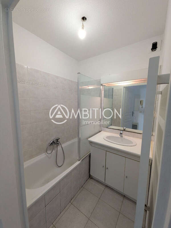 Exclusivité AMBITION IMMOBILIER : Charmant appartement 2 pièces en rez-de-chaussée à Fréjus, bord de mer - photo 6