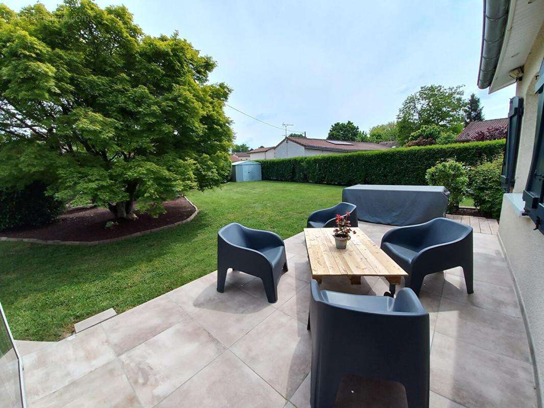 Maison à SAINT-DENIS-LES-BOURG