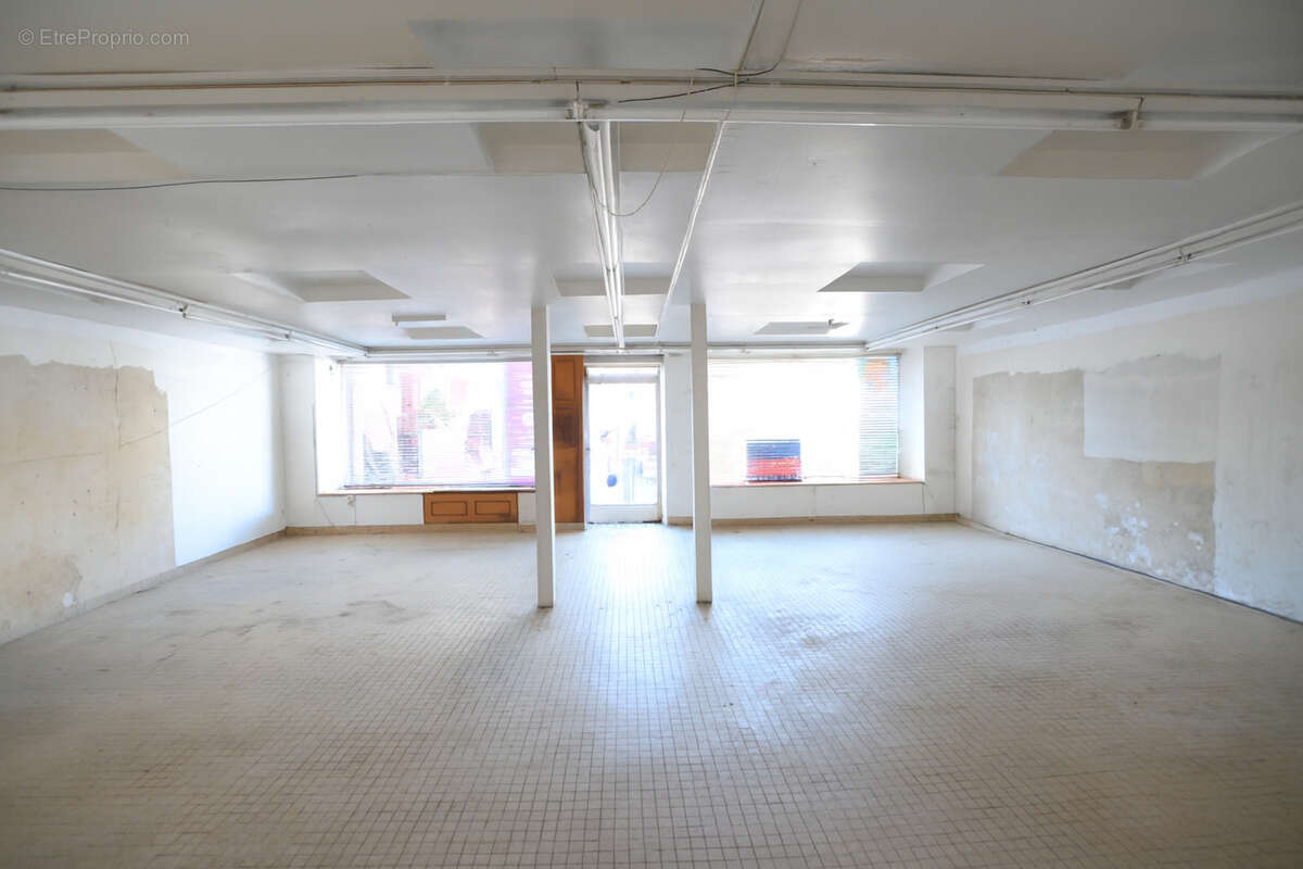 Commerce à QUARRE-LES-TOMBES