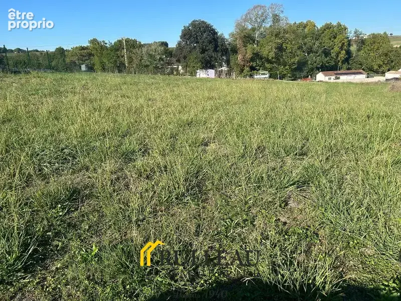 BOURG: Terrain à bâtir de 699m2, proche des commodités - photo 4