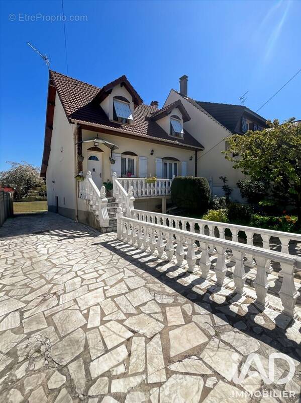 Photo 1 - Maison à VILLECRESNES