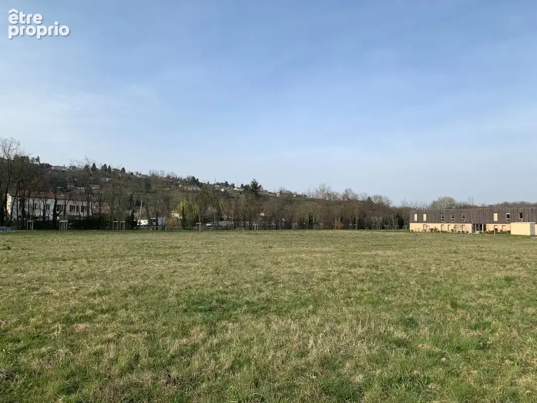 Terrain à SAINT-CLAIR-DE-LA-TOUR