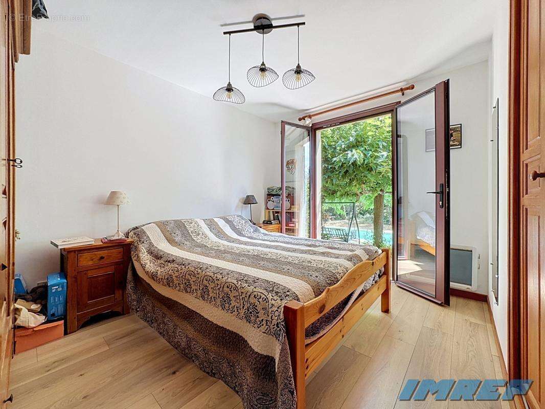 Maison 100 m² à Saint-Maximin-La-Sainte-Baume  - photo 9
