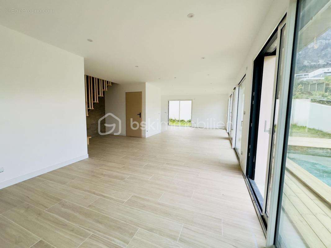 Maison à PUGNY-CHATENOD