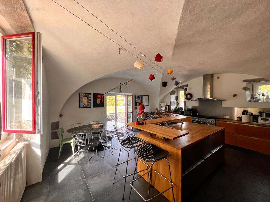 Maison à VARENNES-SUR-MORGE