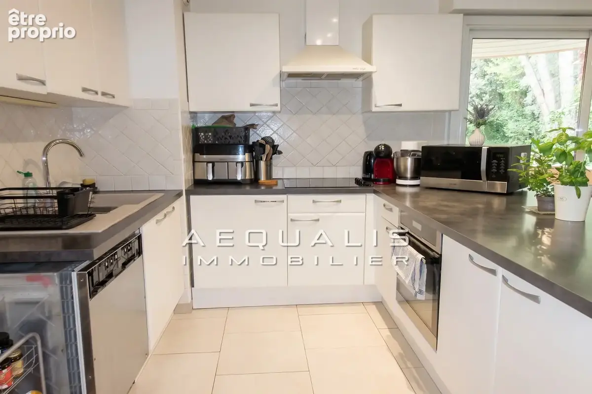 Appartement 94 m² à Saint-Laurent-Du-Var  - photo 2