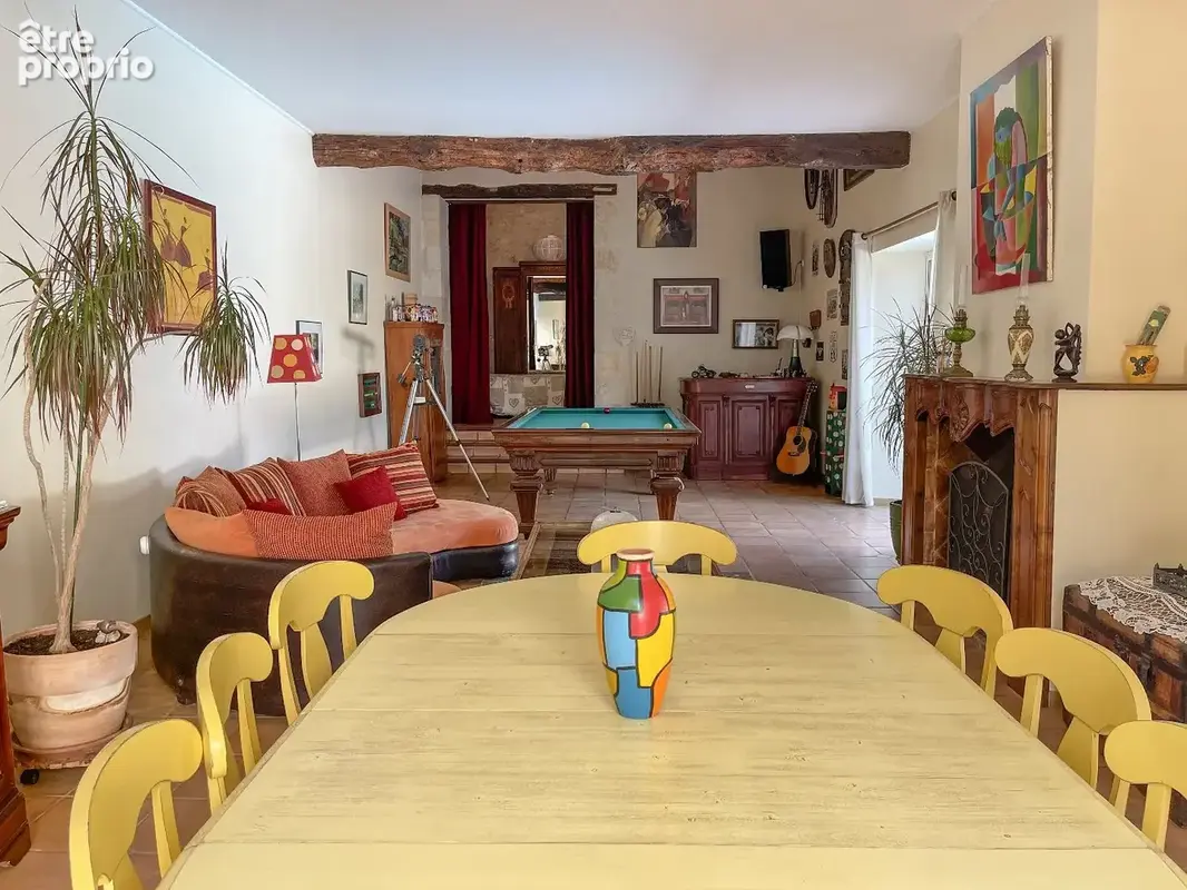 Une maison en pierres autour de sa piscine - photo 3