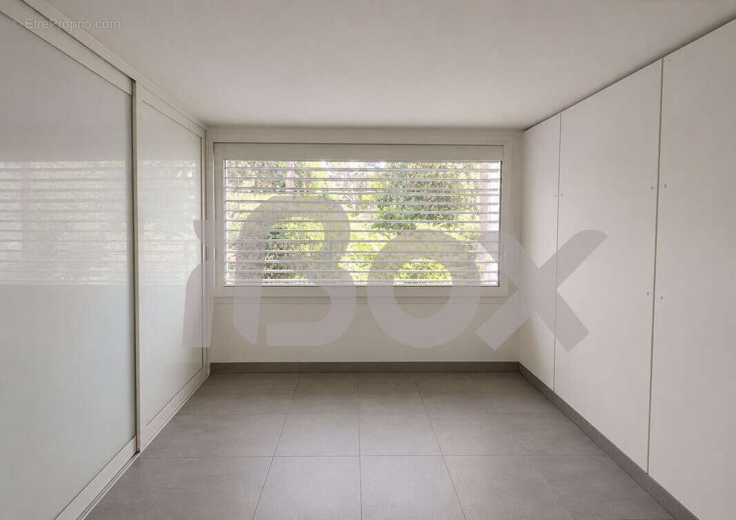 Toulon champ de mars bureaux climatises pmr garage double ascenseur - photo 4