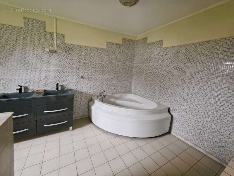 Maison à SAVIGNY-EN-REVERMONT