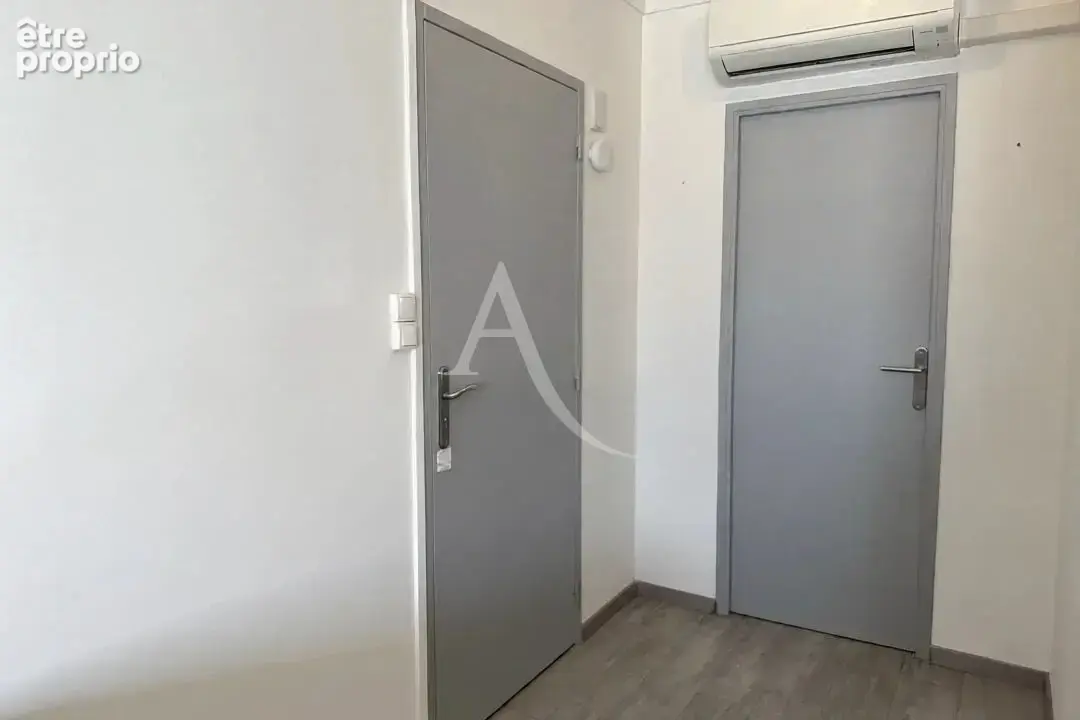 Appartement type 4 rez de chaussee dans residence fermee loggia cave et parking - photo 8
