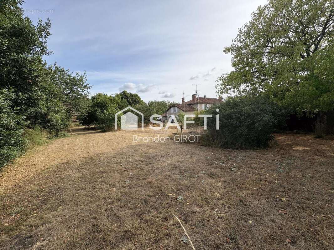Maison 142 m² à Moussac  - photo 2