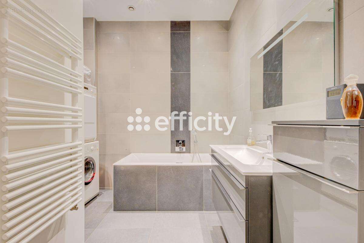 Appartement à PARIS-7E