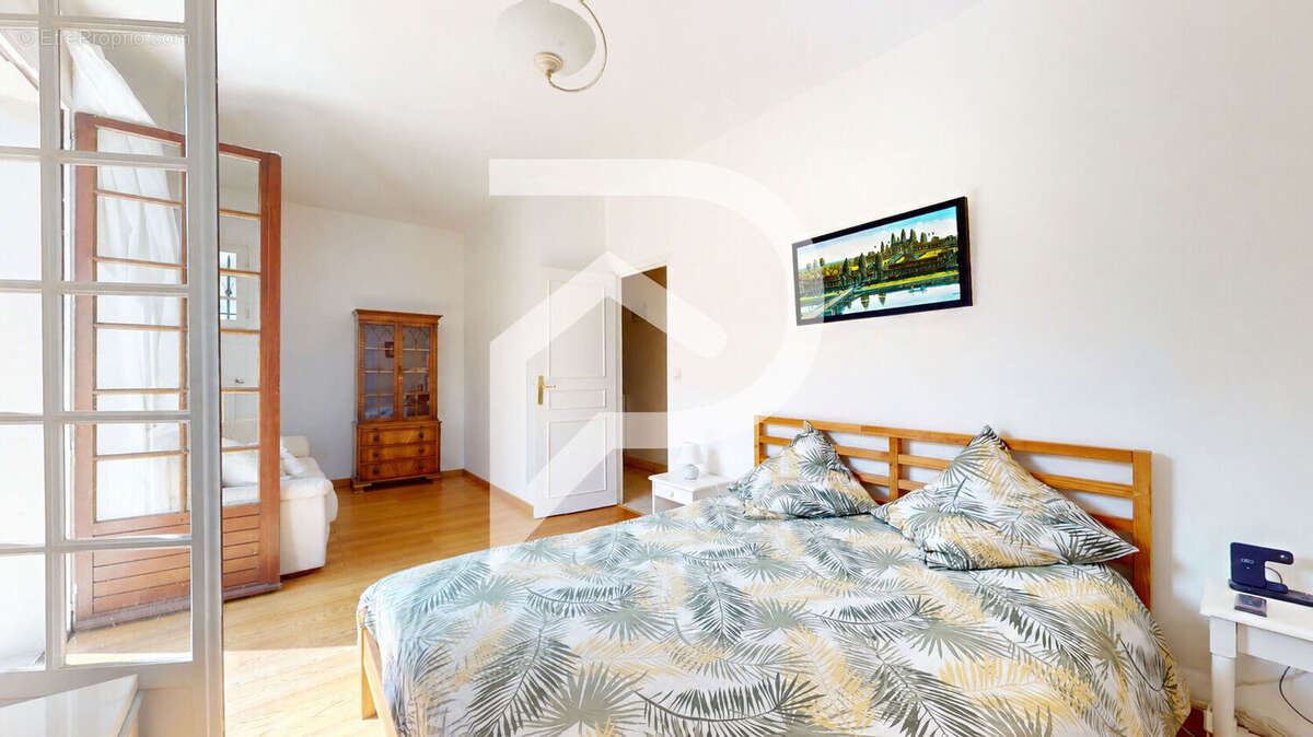 RARE - Coeur de Marly-le-Roi maison familiale de 6 chambres avec double séjour, jardin, garage - photo 12