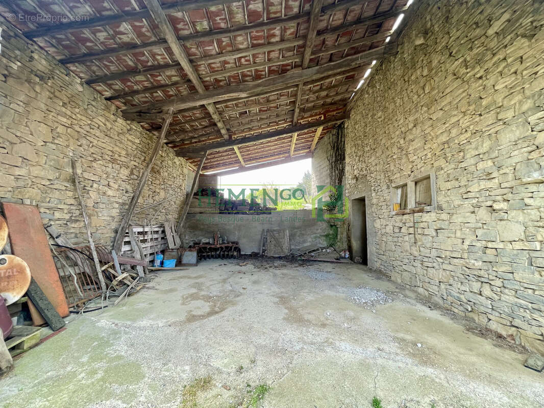 Authenticité, charme et potentiel sur un vaste domaine de plus de 6 hectares - photo 8