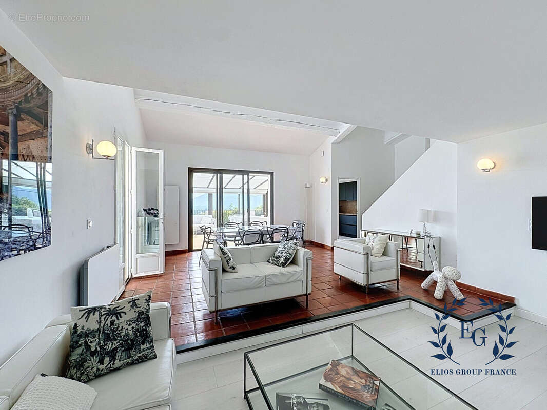 Maison 153 m² à Gareoult  - photo 4