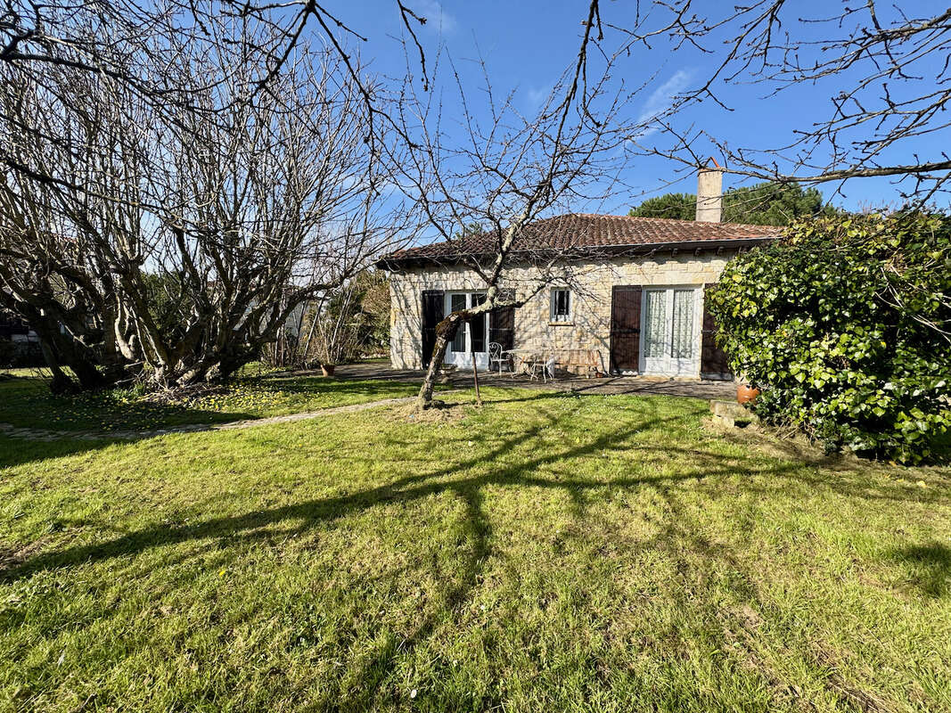 Maison à PUJOLS