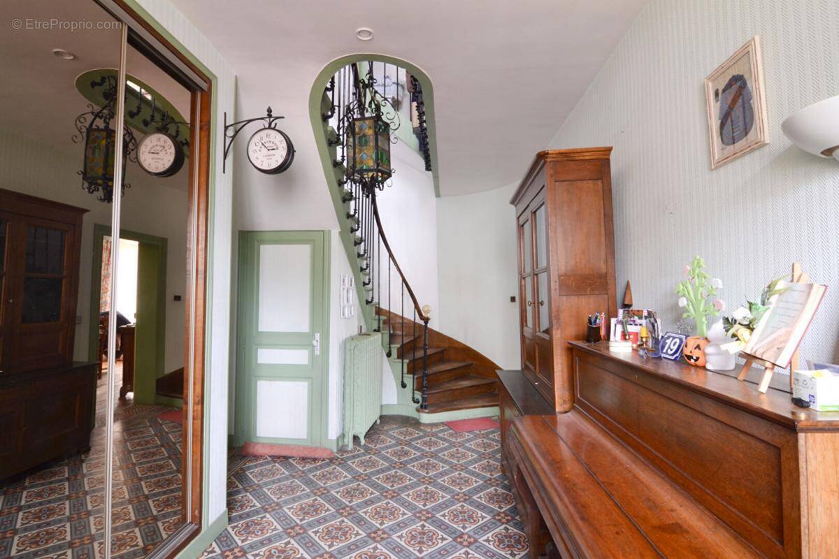 Maison à JOUY-LE-CHATEL