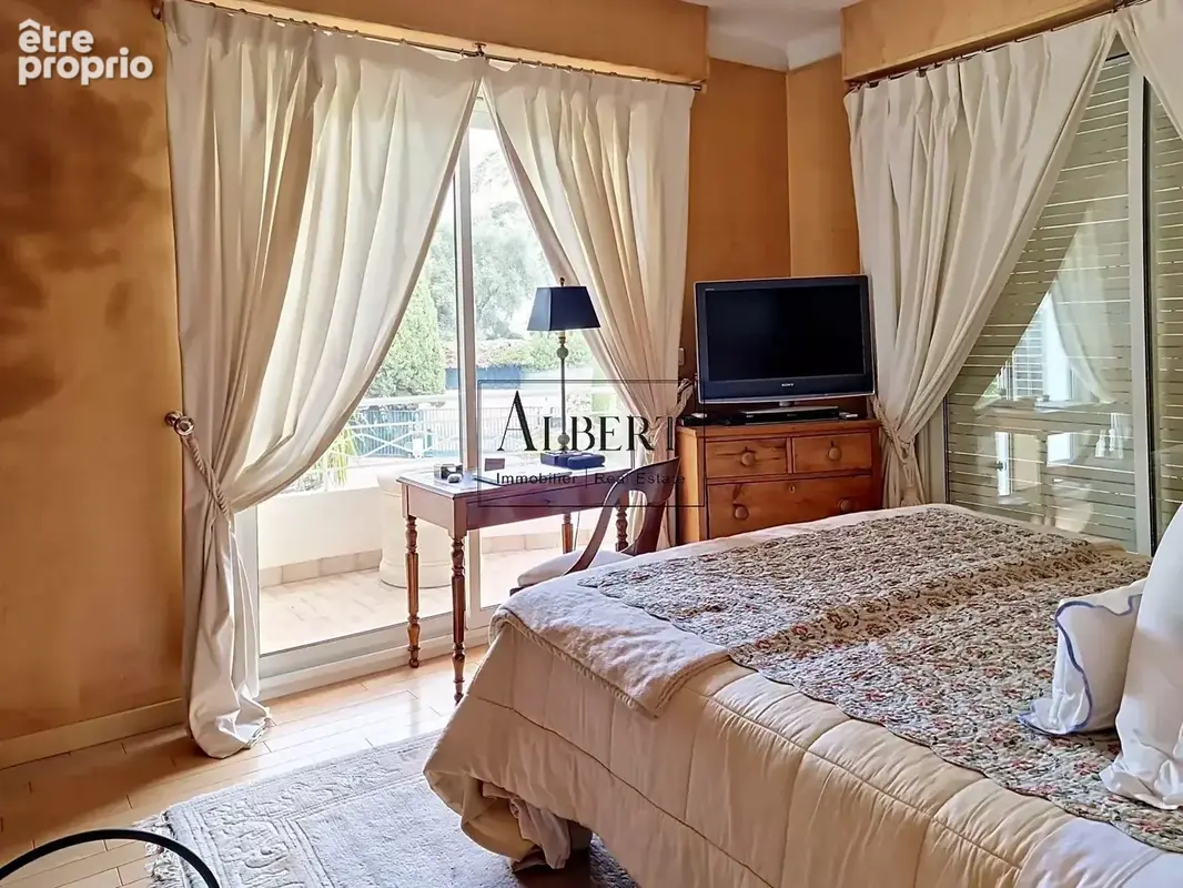 Cannes – basse californie  élégant 3 pièces de 86 m² avec terrasse, vue mer, garage, cave & chambre de service - photo 9