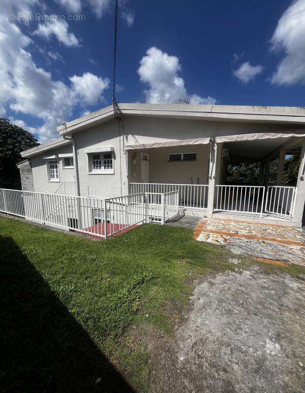 Maison T8 - 2 T4 indépendants - Le Lamentin (97232) - photo 2