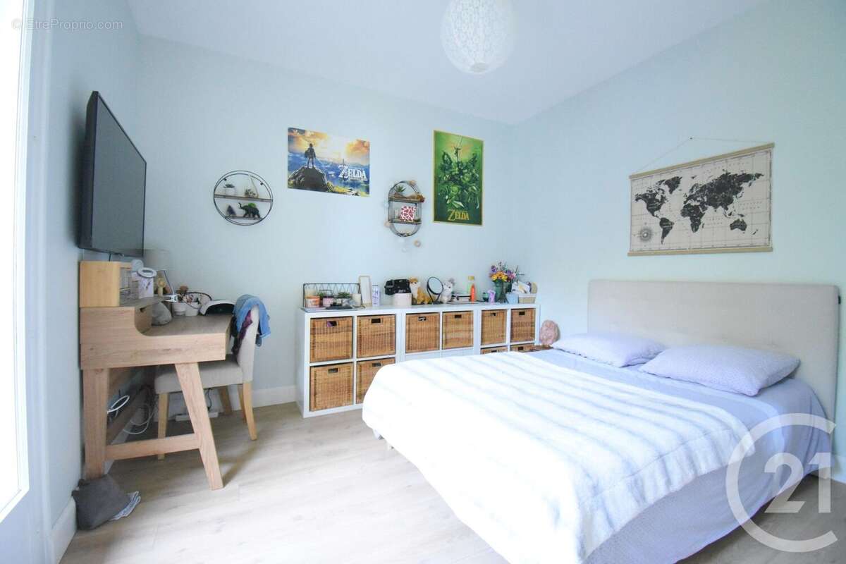 Maison à CREUZIER-LE-VIEUX