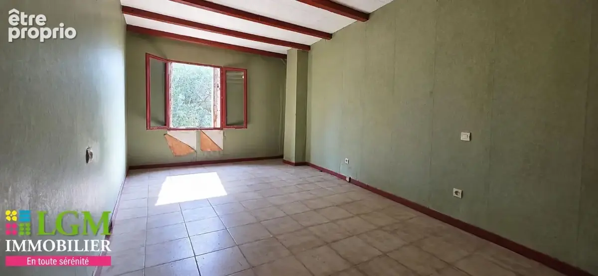 Maison de village avec cour arborée et fort potentiel - photo 4