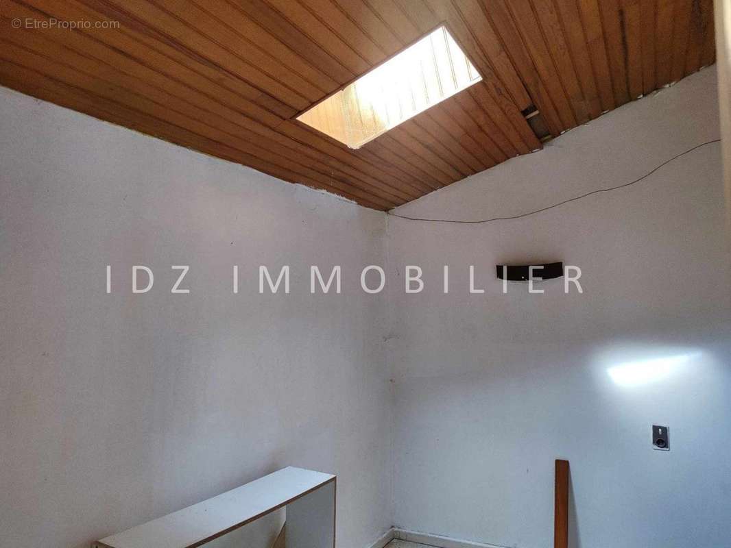 PETITE CHAMBRE - Maison à AILLIANVILLE