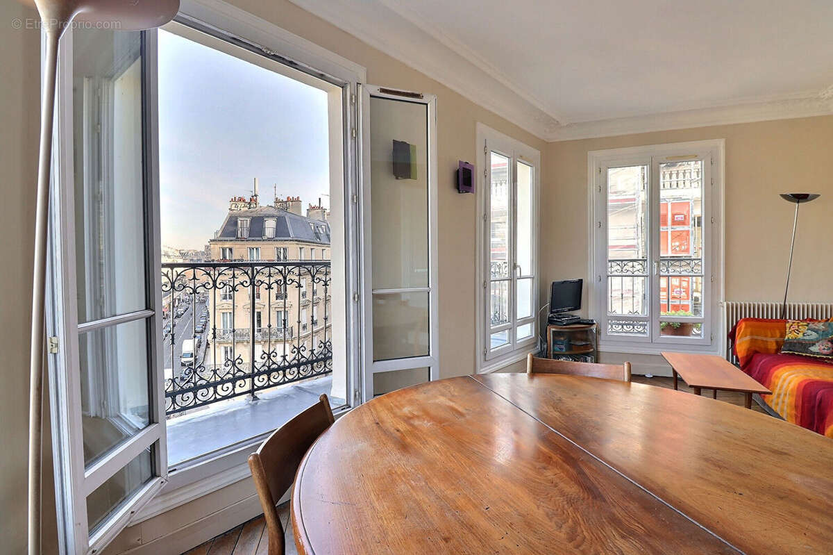 Appartement à PARIS-10E