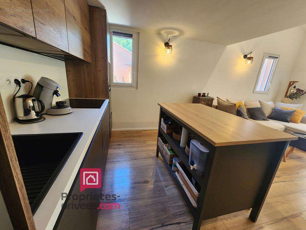 Maison à BAGNOLS-EN-FORET